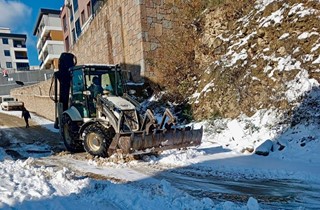 Gemlik’te Kar Yağışı Sonrası Tuzlama Çalışmaları Gerçekleştirildi